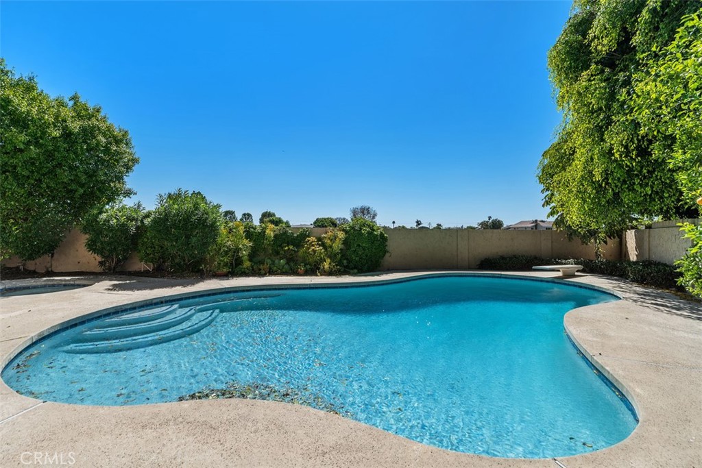 15581 Wild Plum Circle, Huntington Beach CA 92647 - photo 35
