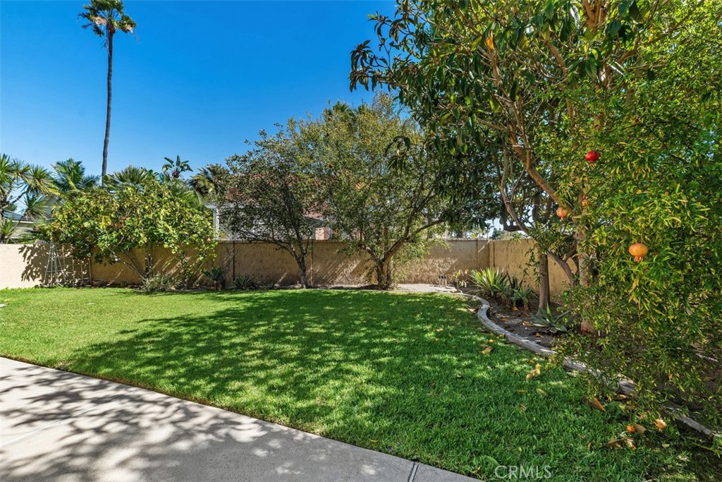 15581 Wild Plum Circle, Huntington Beach CA 92647 - photo 38