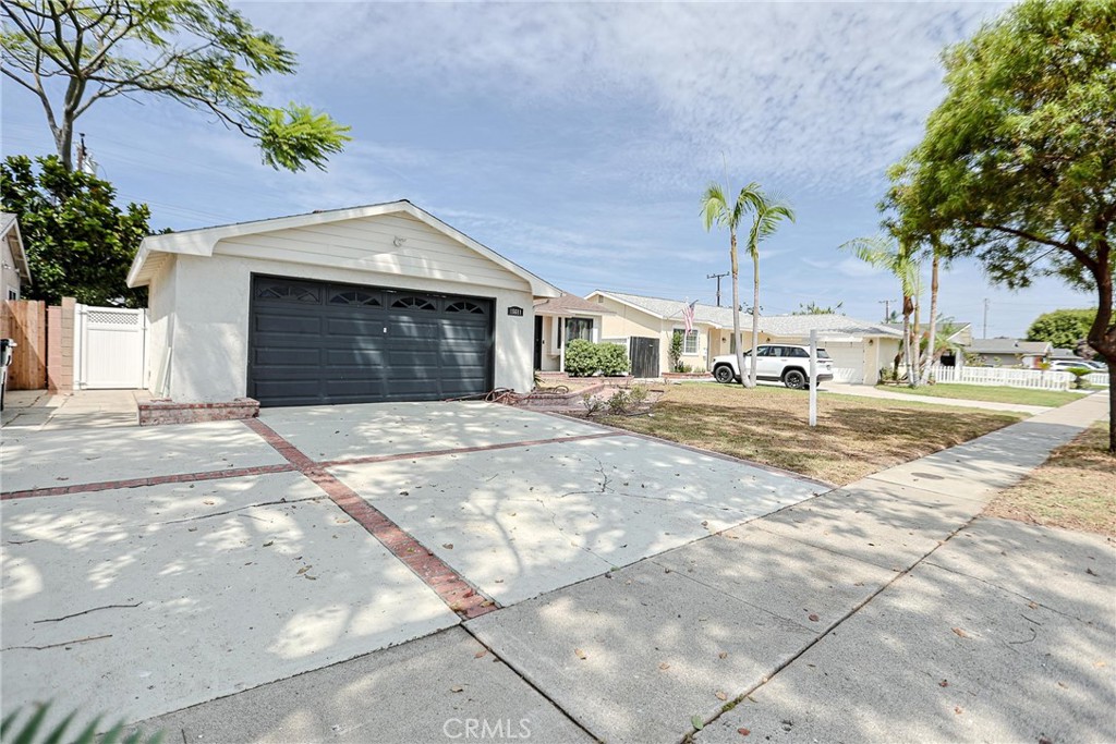 15611 Toway, Huntington Beach CA 92647 - photo 1