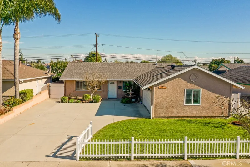 15652 Mayflower LN, Huntington Beach, CA 92647
