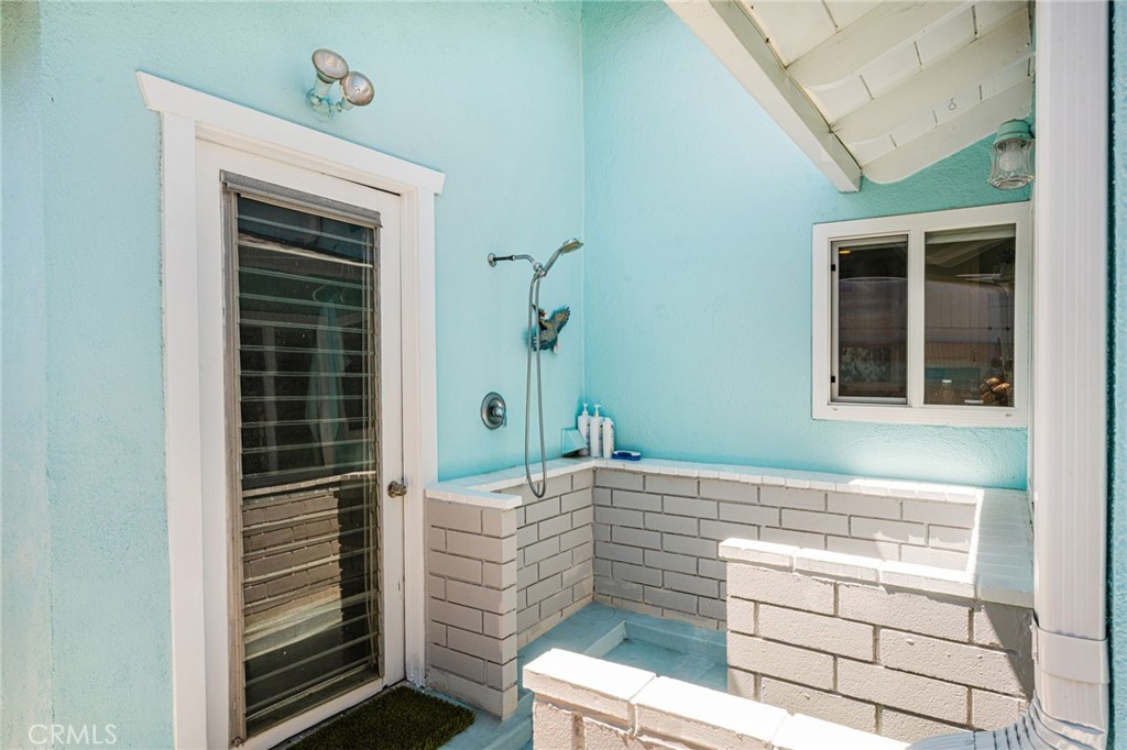 Outdoor Shower - 15732 Swan Lane, Huntington Beach CA 92649 - photo 12