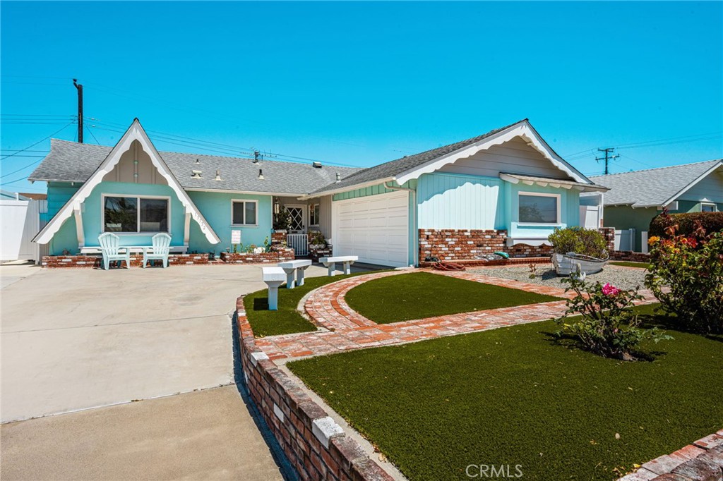 Driveway - 15732 Swan Lane, Huntington Beach CA 92649 - photo 18