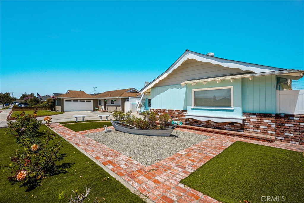 Front from street - 15732 Swan Lane, Huntington Beach CA 92649 - photo 20