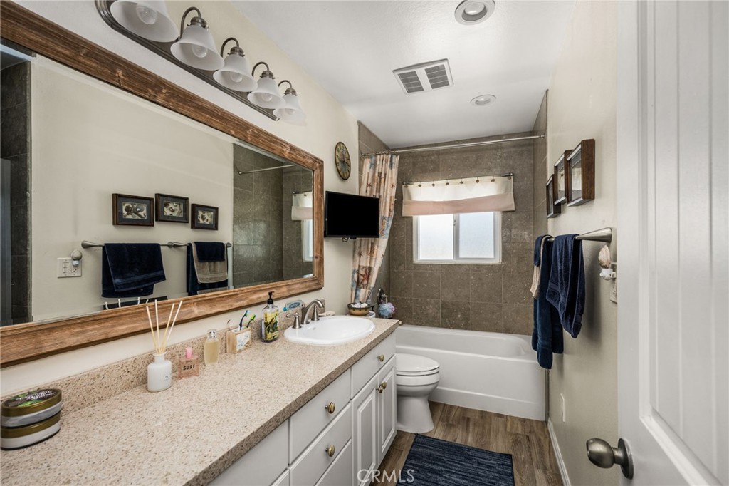 Bathroom 1 - 15732 Swan Lane, Huntington Beach CA 92649 - photo 35