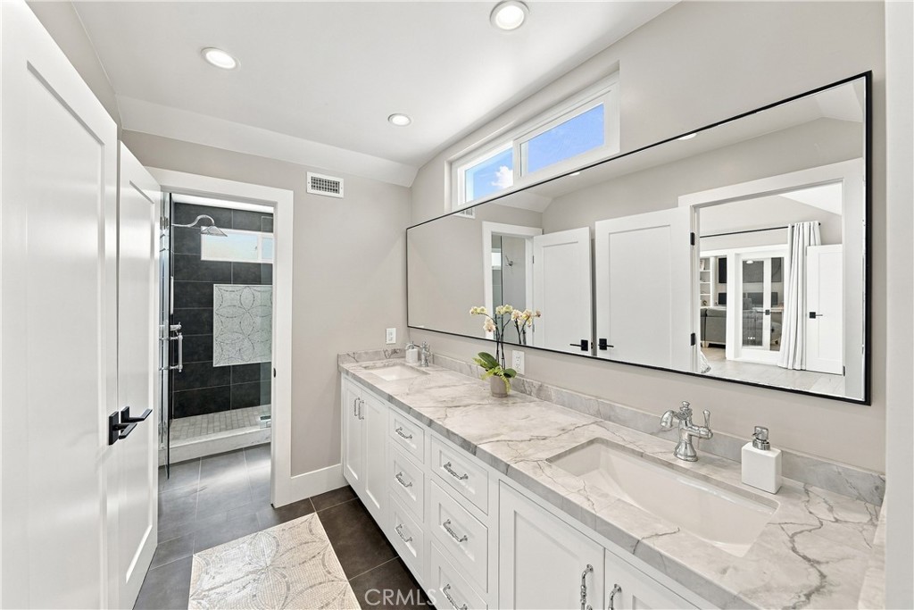 Primary bathroom - 16001 Santa Barbara, Huntington Beach CA 92649 - photo 32