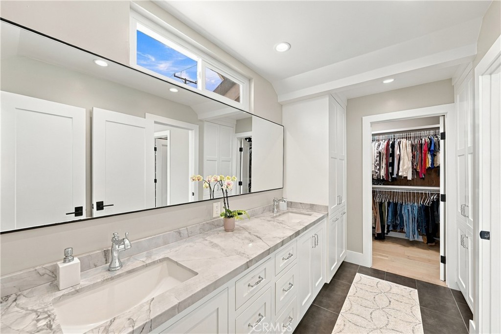 Primary bathroom - 16001 Santa Barbara, Huntington Beach CA 92649 - photo 33