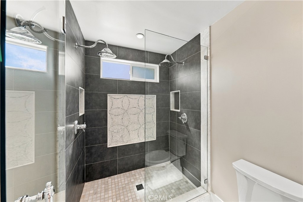 Primary bathroom - 16001 Santa Barbara, Huntington Beach CA 92649 - photo 34