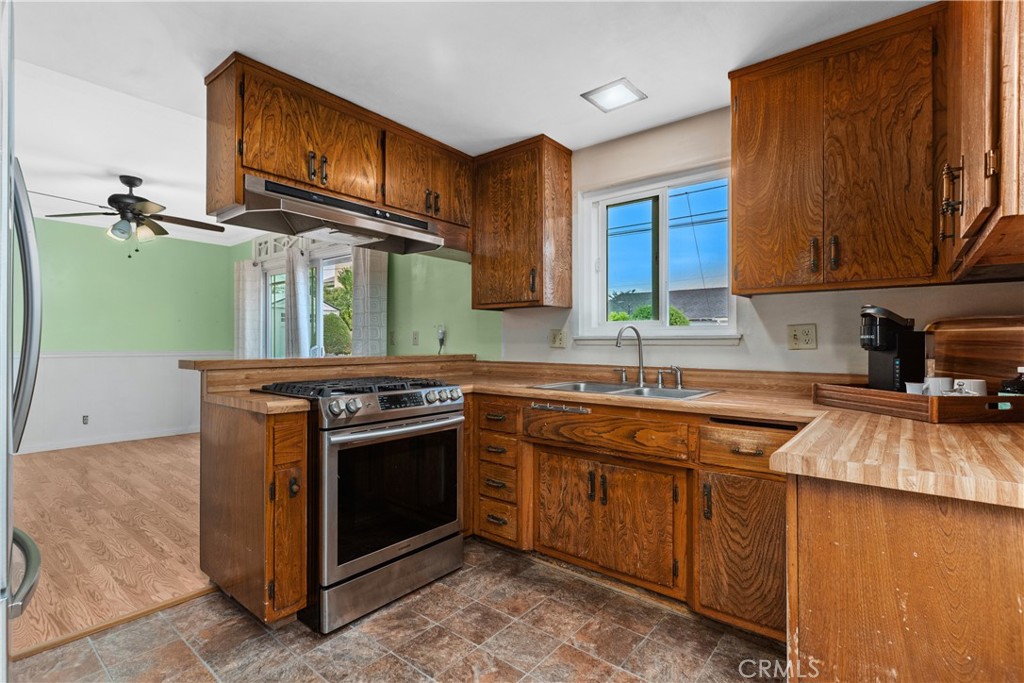 16052 Waltz Circle, Huntington Beach CA 92649 - photo 8