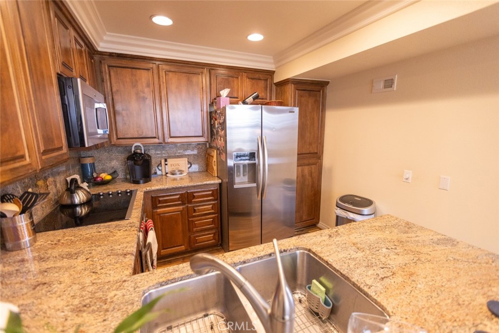16102 Fame, Huntington Beach CA 92649 - photo 9