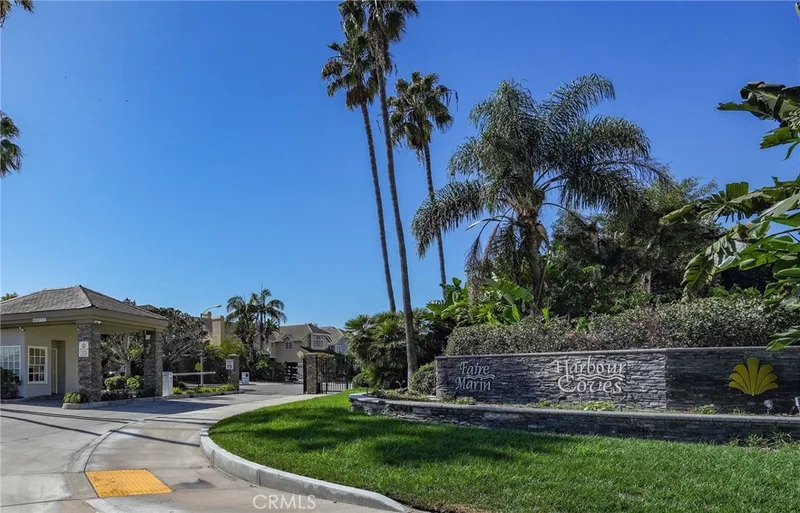 16261 Santa Barbara Lane, Huntington Beach