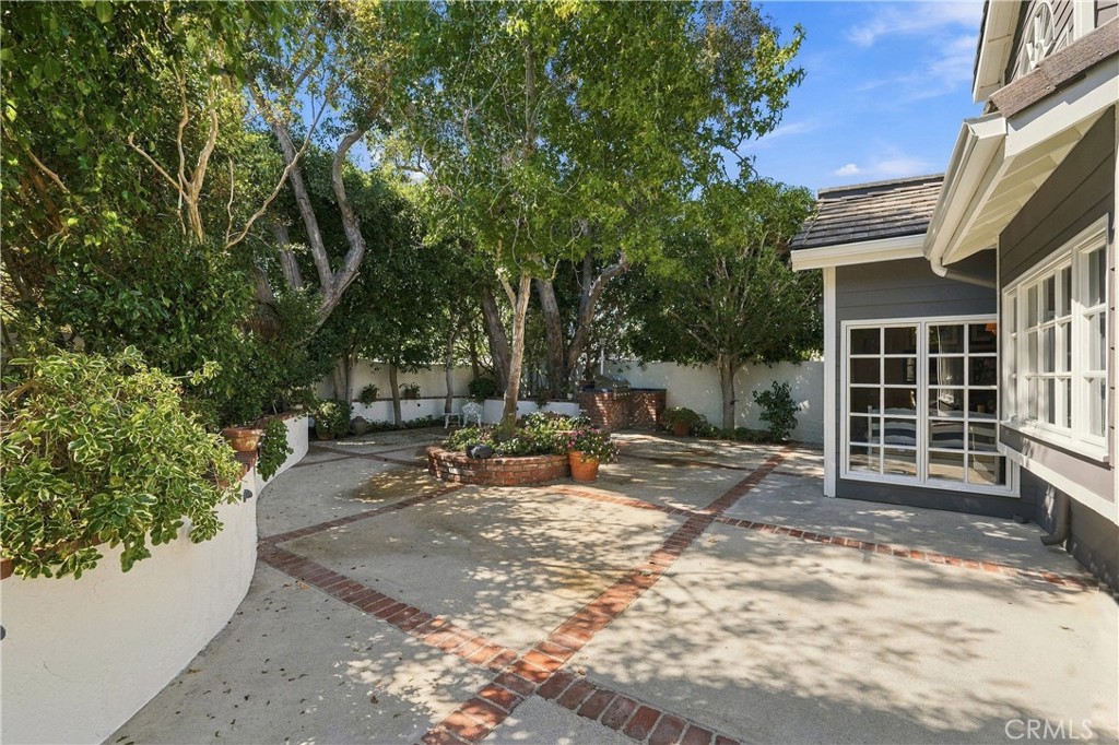 16261 Santa Barbara Lane, Huntington Beach CA 92649 - photo 8