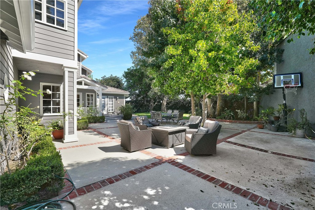 16261 Santa Barbara Lane, Huntington Beach CA 92649 - photo 10