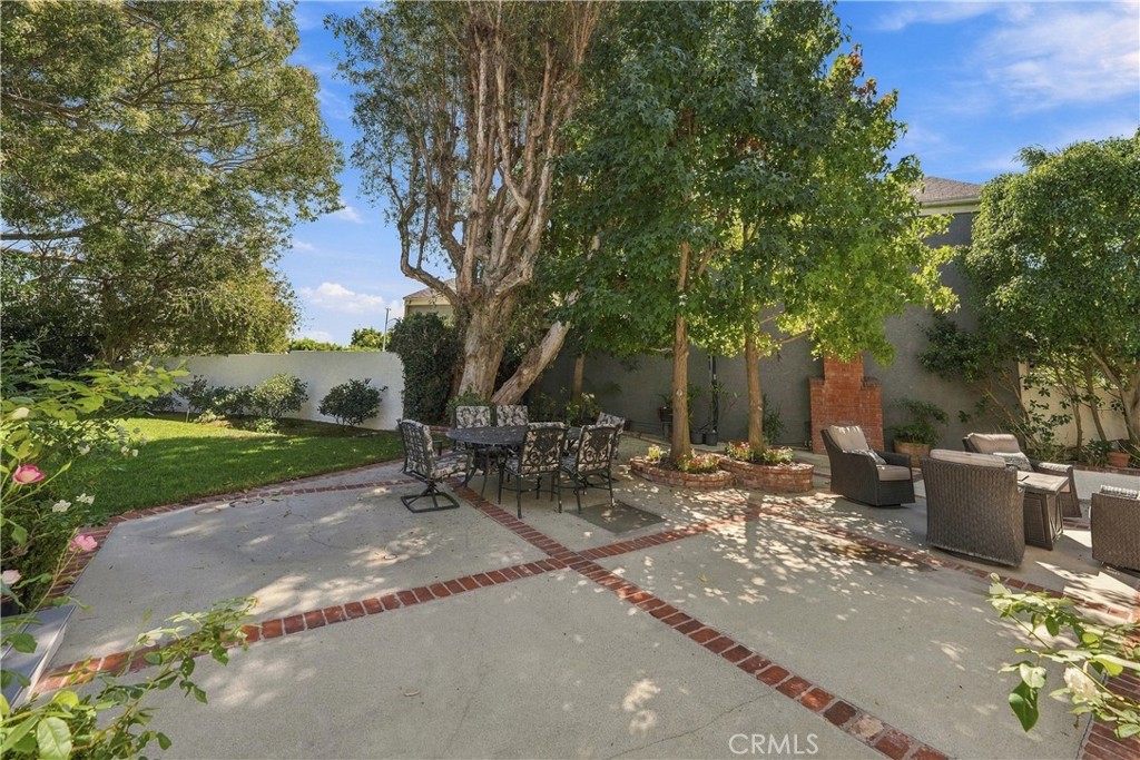 16261 Santa Barbara Lane, Huntington Beach CA 92649 - photo 11