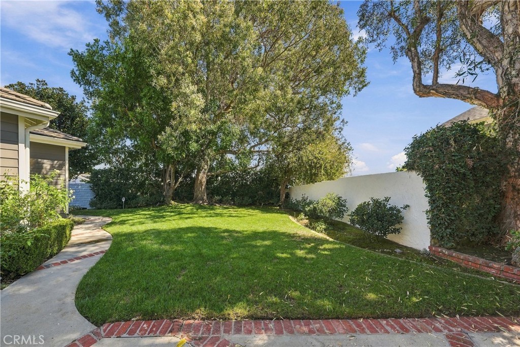 16261 Santa Barbara Lane, Huntington Beach CA 92649 - photo 12