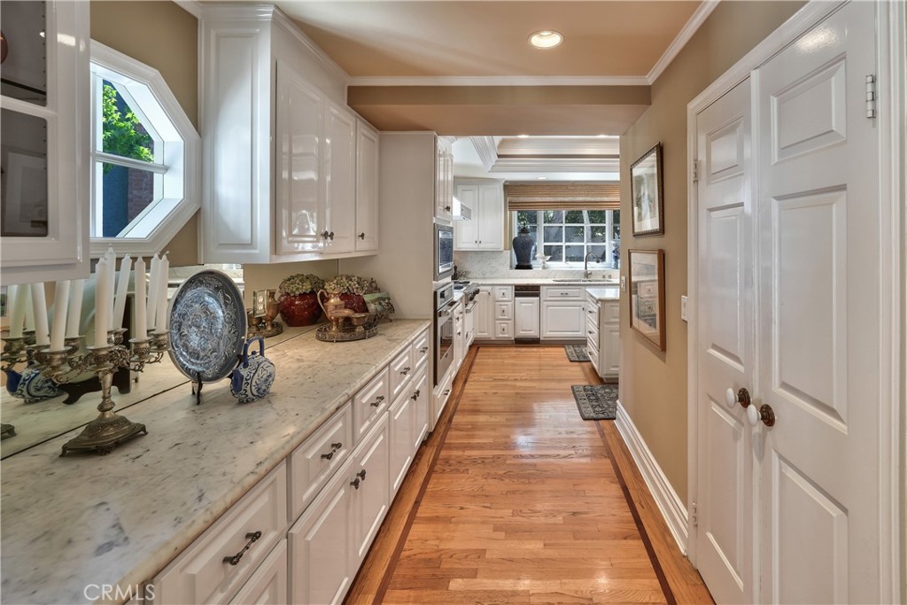 16261 Santa Barbara Lane, Huntington Beach CA 92649 - photo 32
