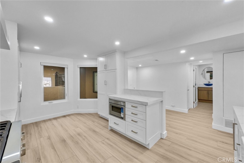 Kitchen Microwave - 16341 Grenoble, Huntington Beach CA 92649 - photo 5