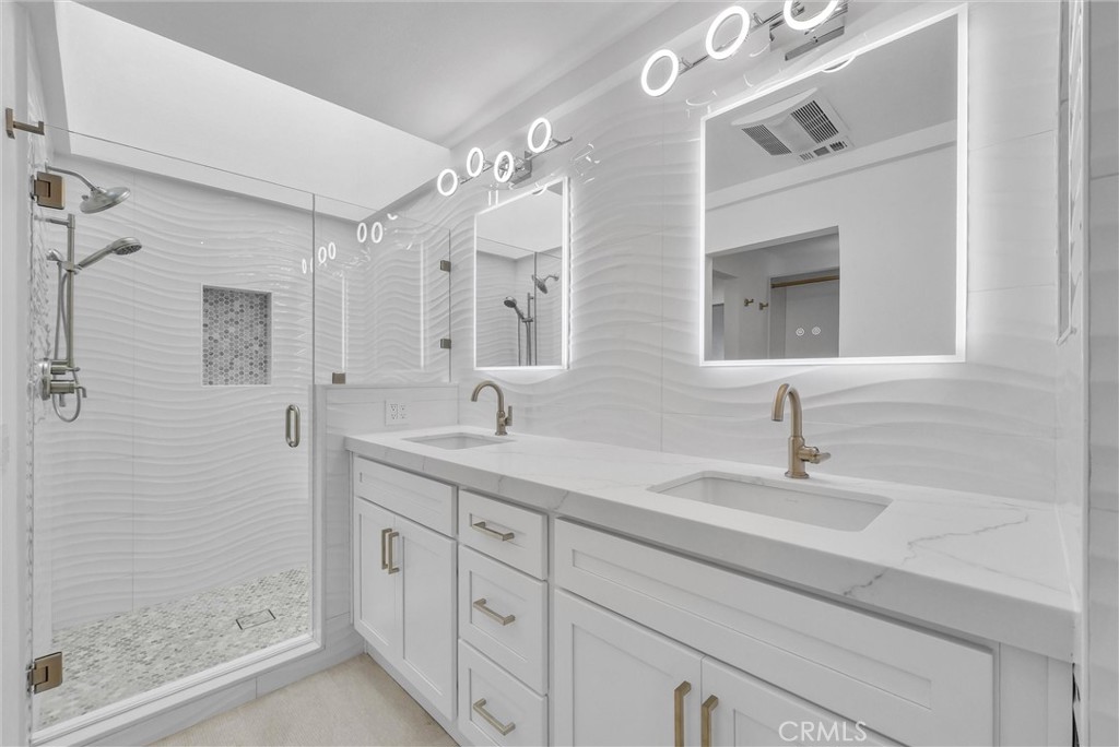 Primary Bathroom - 16341 Grenoble, Huntington Beach CA 92649 - photo 18