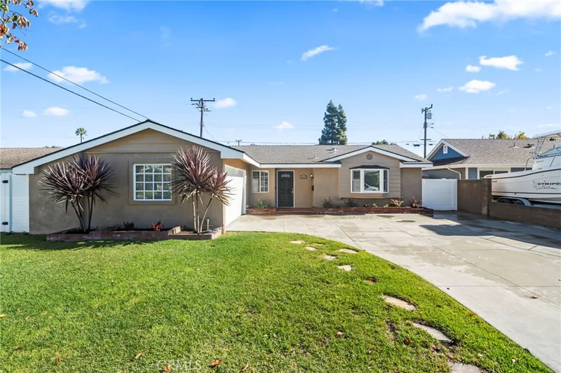 16372 Birdie Lane, Huntington Beach, CA 92649