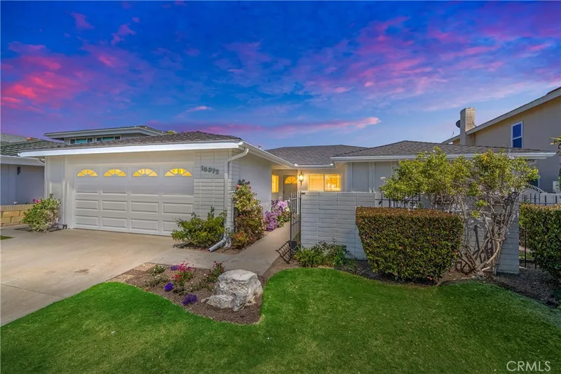 16372 Redlands, Huntington Beach, CA 92647