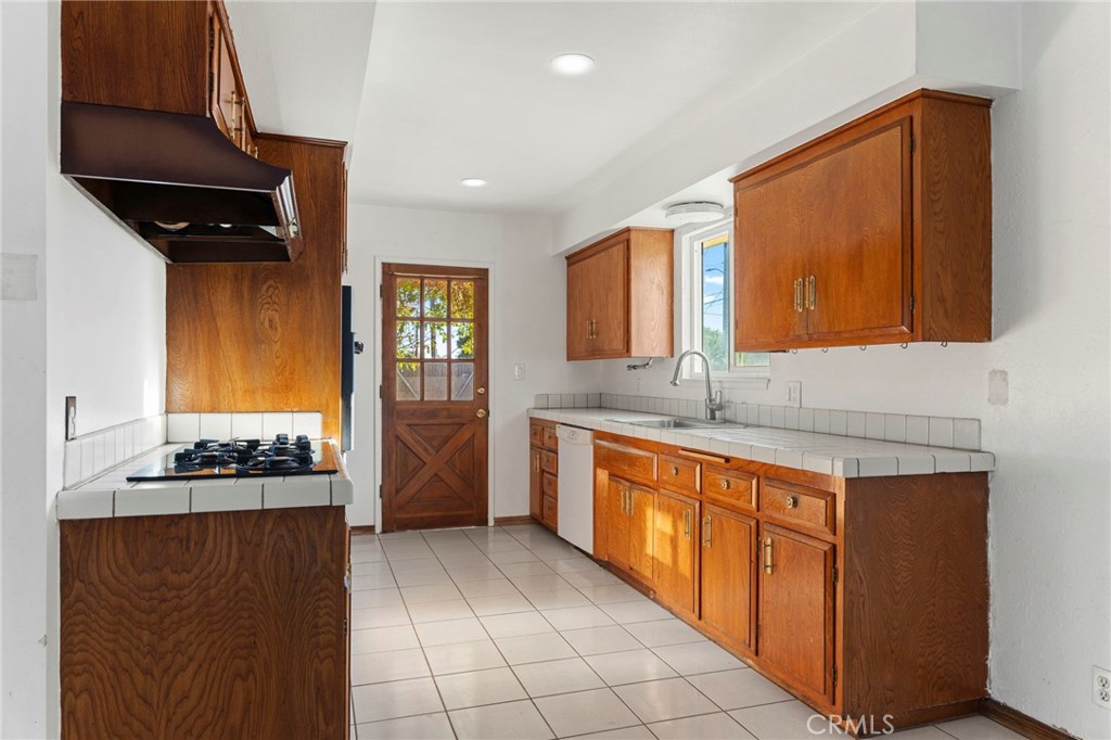16451 Rhone, Huntington Beach CA 92647 - photo 5
