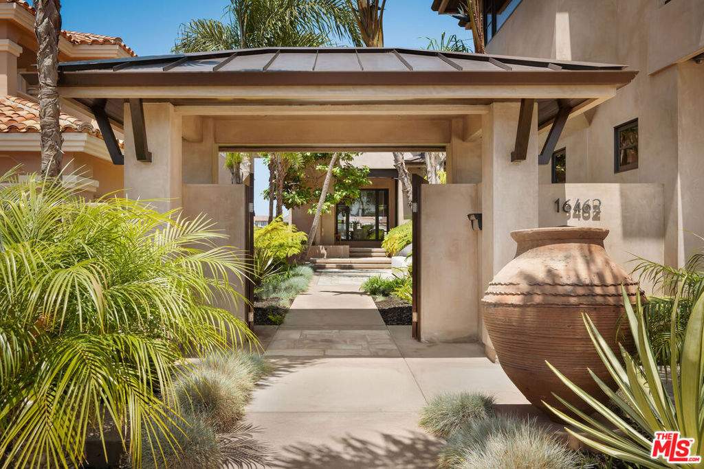 16462 Malden Circle, Huntington Beach CA 92649 - photo 2