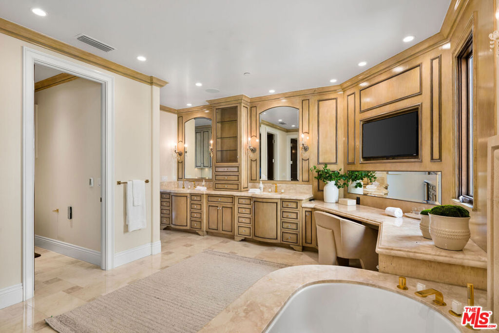 16462 Malden Circle, Huntington Beach CA 92649 - photo 27