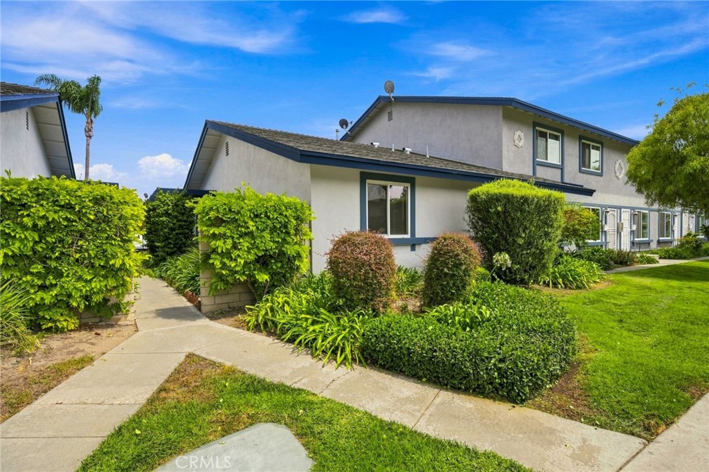 16516 Le Grande Lane, Huntington Beach CA 92649 - photo 1