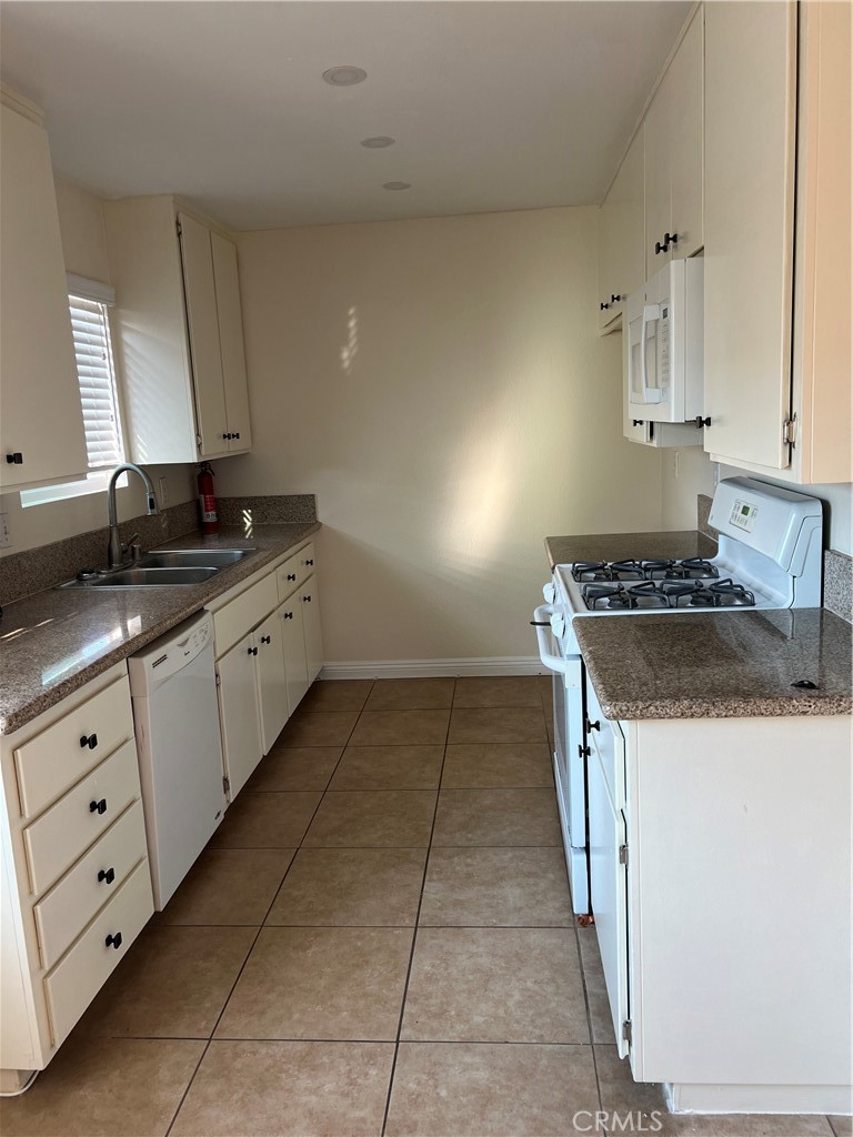 16541 Pro Circle B, Huntington Beach CA 92649 - photo 3