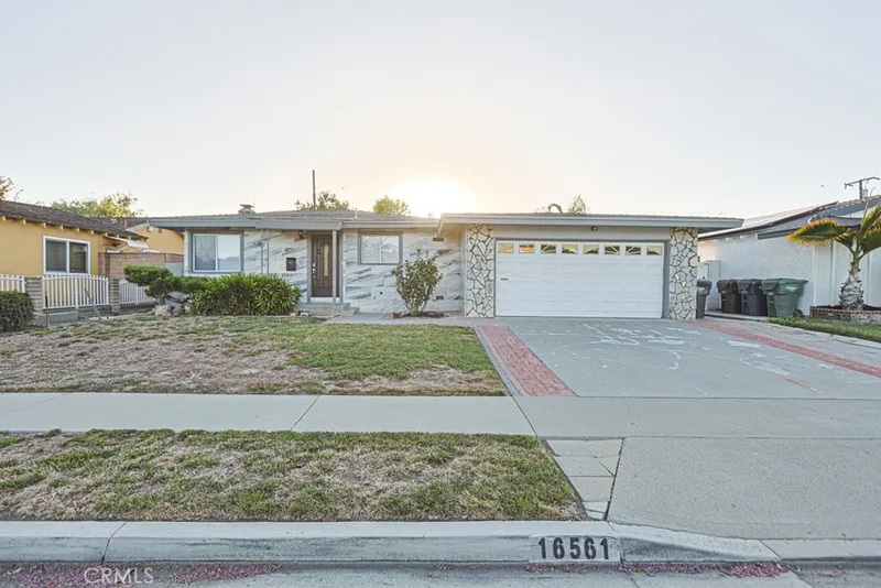 16561 Monroe, Huntington Beach, CA 92647