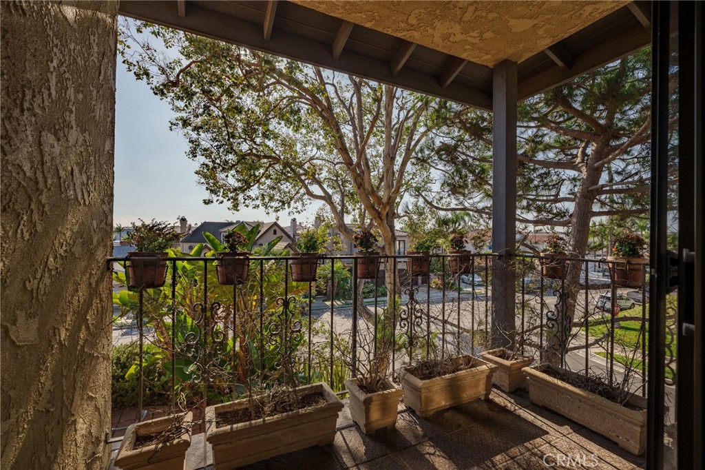 16581 Melville Circle, Huntington Beach CA 92649 - photo 20