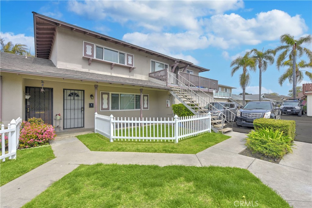 16652 Goldenwest 4, Huntington Beach CA 92647 - photo 1
