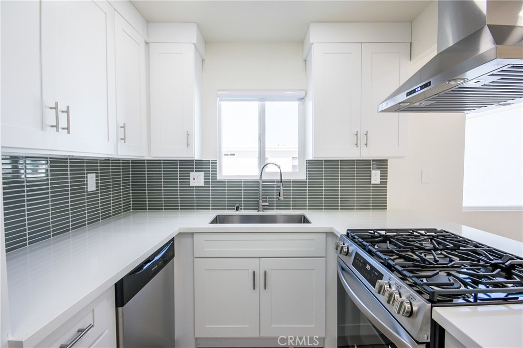 16681 Sims Lane 4, Huntington Beach CA 92649 - photo 1