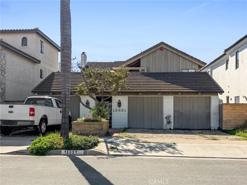 16691 Carousel Lane, Huntington Beach, CA 92649