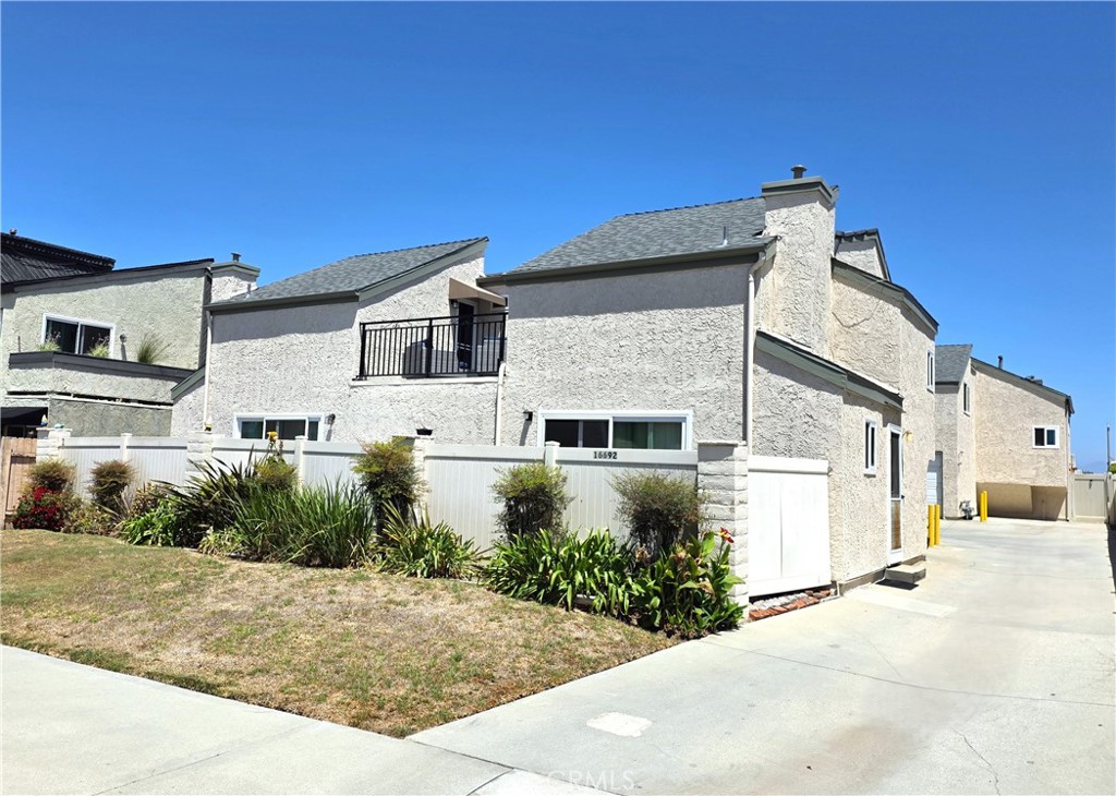 16692 Dolores Lane, Huntington Beach 92649 (Warner, Sims, Pearce, Dolores) - 16692 Dolores, Huntington Beach CA 92649 - photo 3