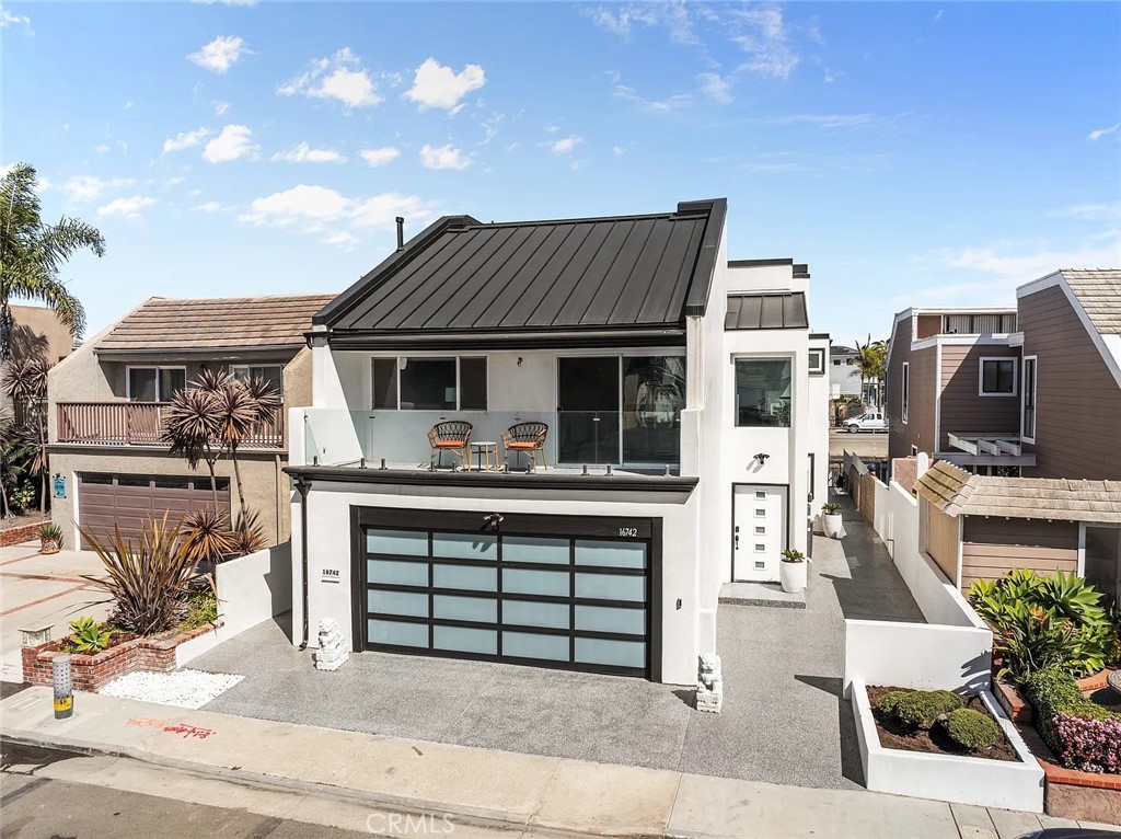 16742 Intrepid Ln, Huntington Beach CA 92649 - photo 1