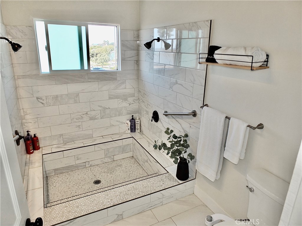 Master dual shower - 16765 S Pacific B, Huntington Beach CA 90742 - photo 5
