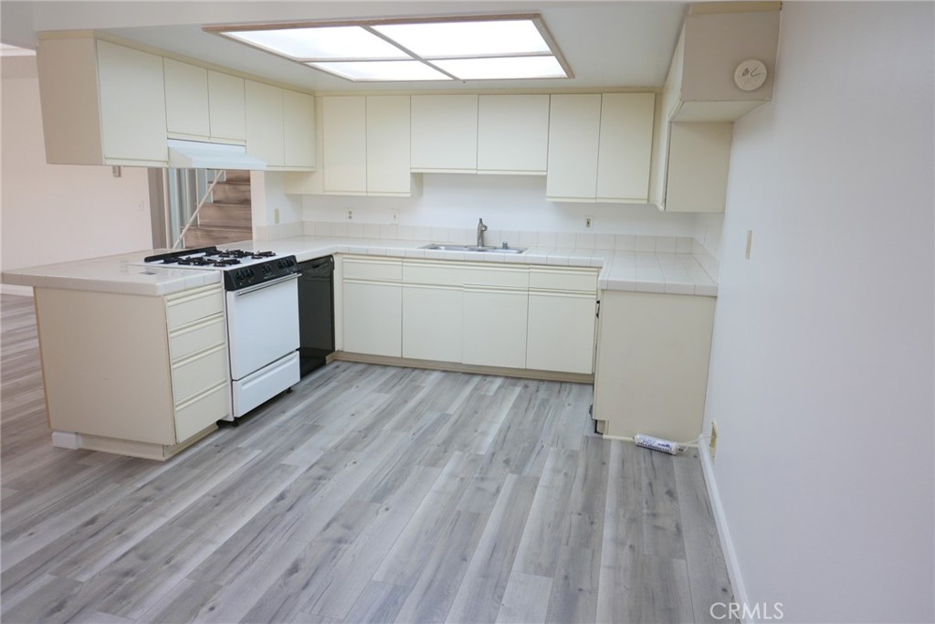 Light and bright kitchen - 16795 Roosevelt C, Huntington Beach CA 92649 - photo 1