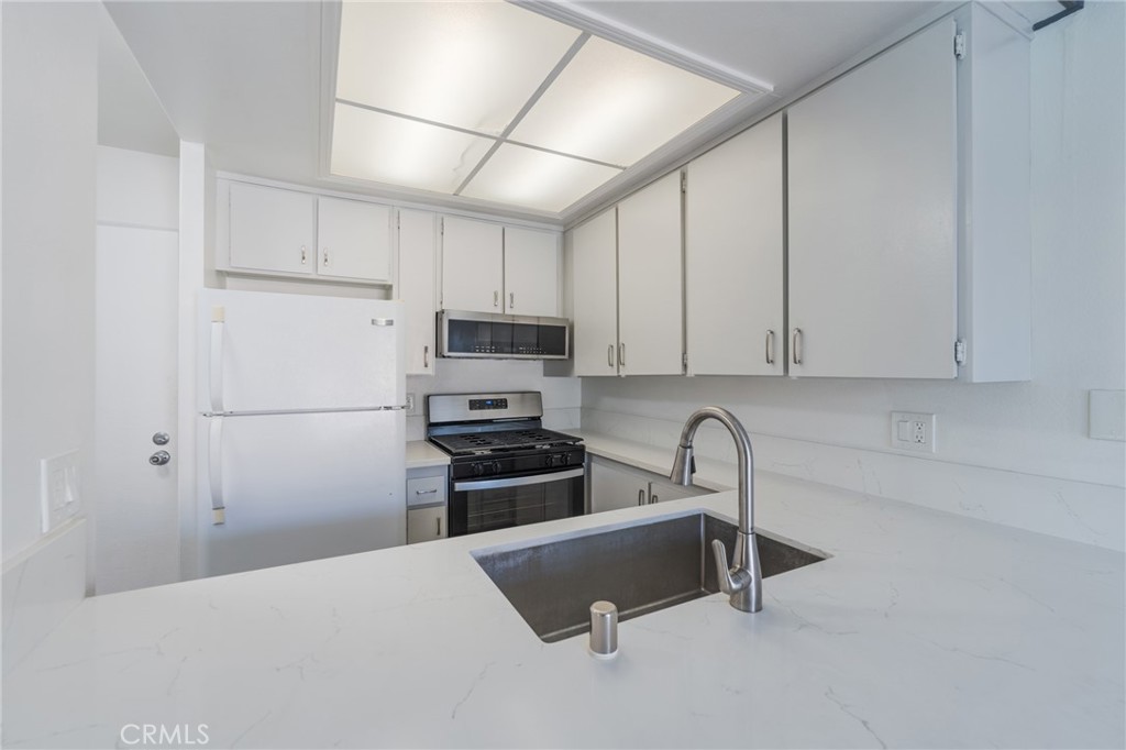 16872 Pacific Coast Highway 205, Huntington Beach CA 92649 - photo 10