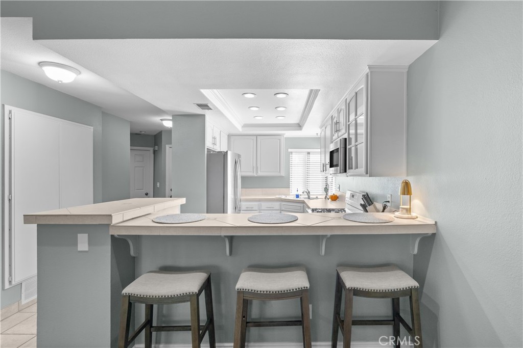 Breakfast Bar - 16911 Eastlake Lane, Huntington Beach CA 92647 - photo 7