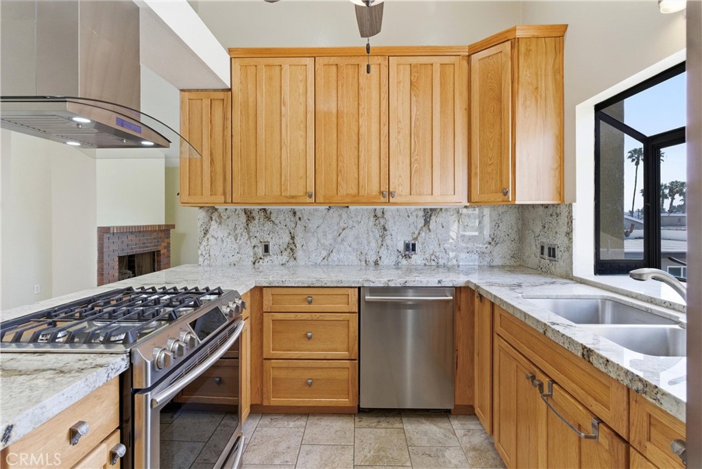 Welcome home! - 16922 Lynn Lane F, Huntington Beach CA 92649 - photo 1