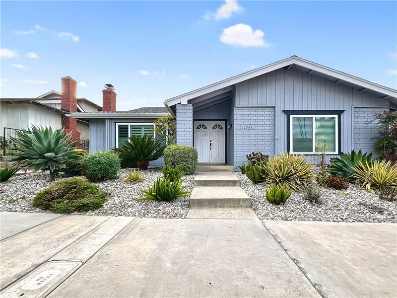 16941 Sims #B Lane B, Huntington Beach, CA 92649