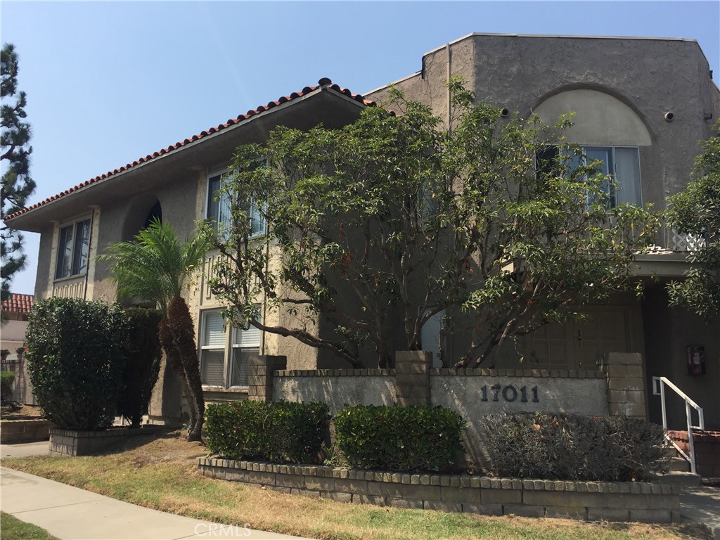 17011 Sims Lane 4, Huntington Beach CA 92649 - photo 1