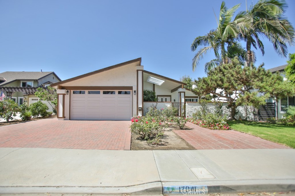 Welcome to 17041 Malta Circle located in beautiful Huntington Harbor where you can enjoy fresh air and cool ocean breeze - 17041 Malta Circle, Huntington Beach CA 92649 - photo 1