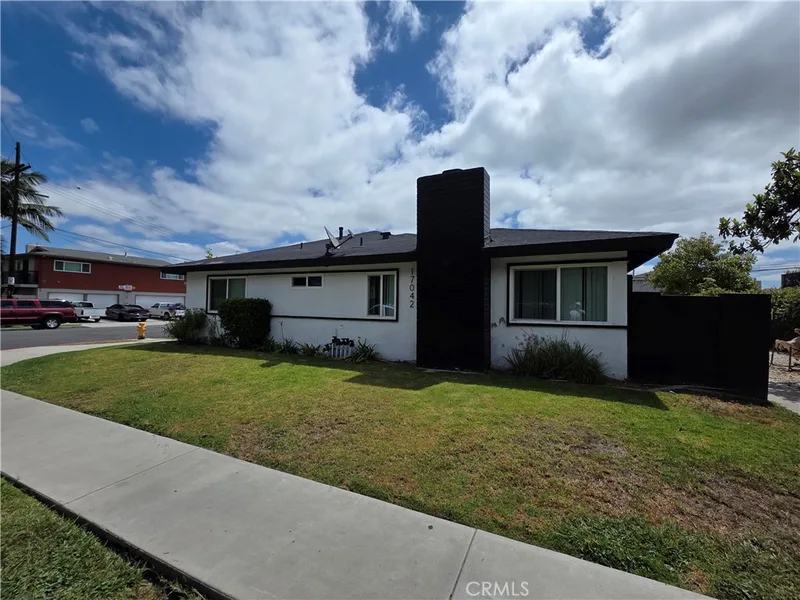 17042 Emerald A, Huntington Beach, CA 92647
