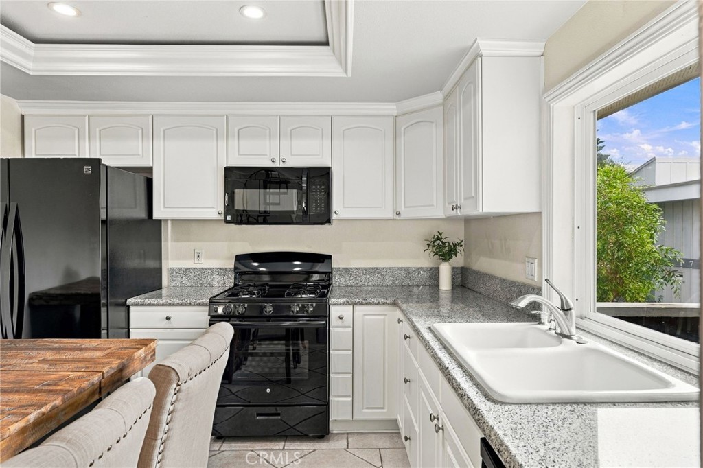 17042 Pacific Coast Highway 201, Huntington Beach CA 92649 - photo 11