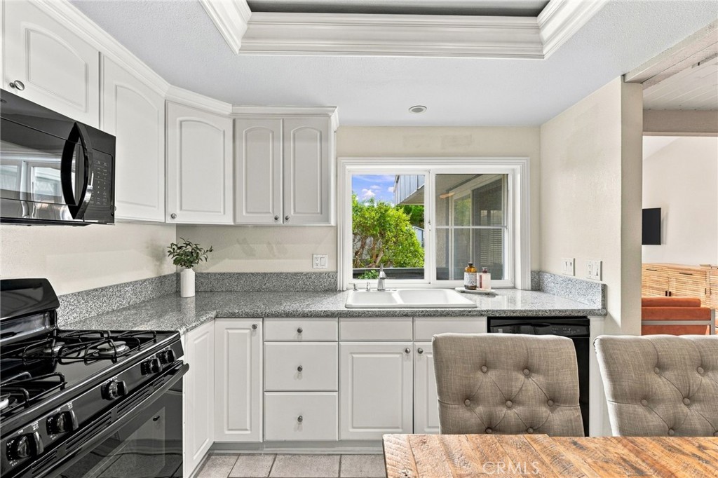 17042 Pacific Coast Highway 201, Huntington Beach CA 92649 - photo 12
