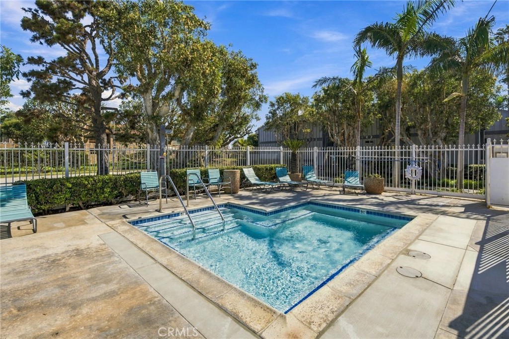 1 of 2 jacuzzis - 17042 Pacific Coast Highway 201, Huntington Beach CA 92649 - photo 28
