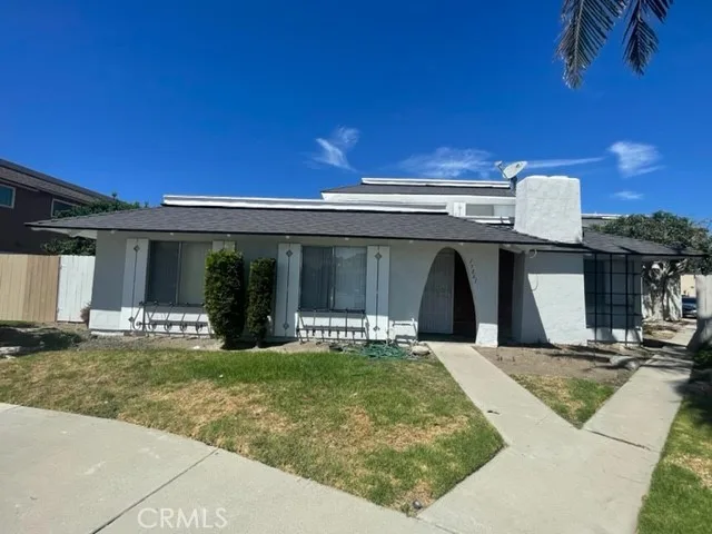 17061 Grove Circle 4, Huntington Beach, CA 92647