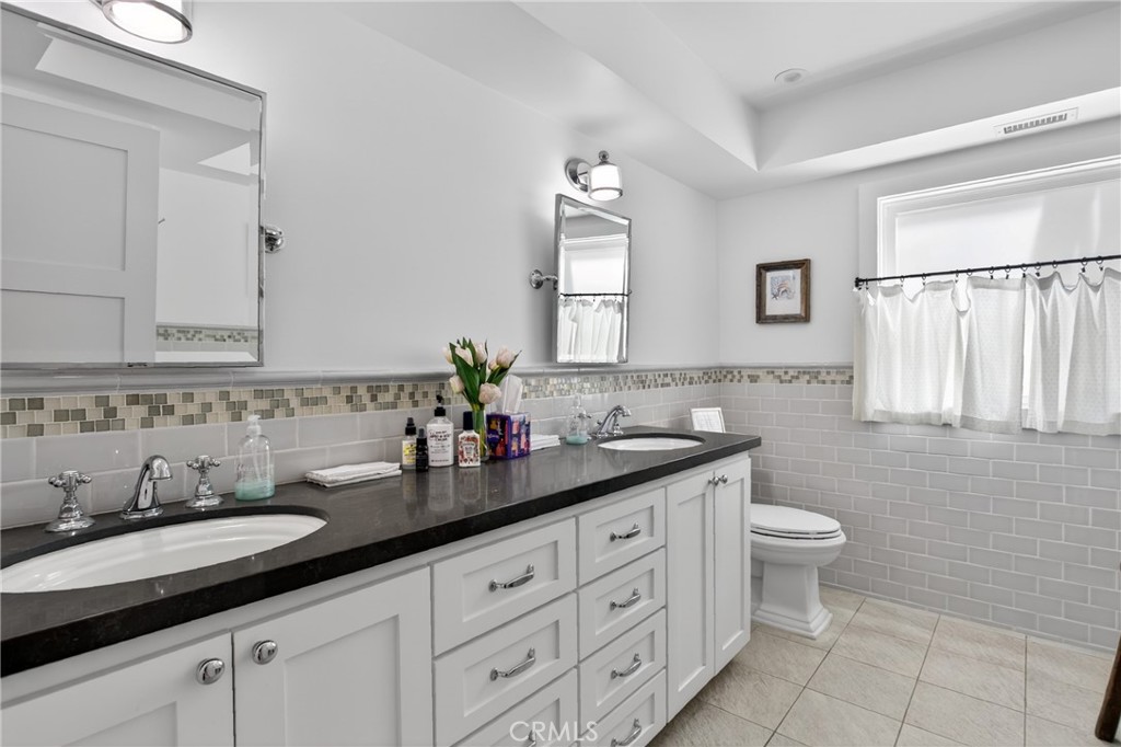 REsidence- Main floor bathroom - 17066 Palmdale, Huntington Beach CA 92647 - photo 34