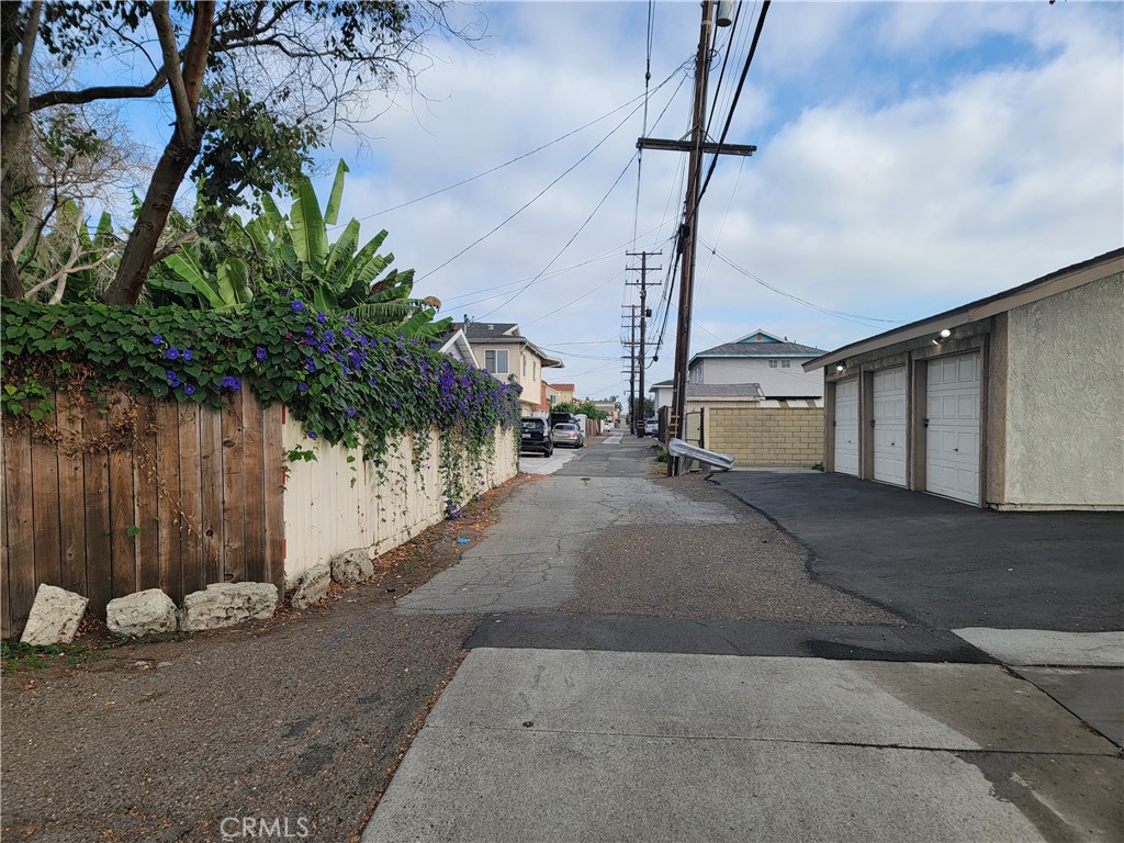 Alley - 17101 B Lane, Huntington Beach CA 92647 - photo 3